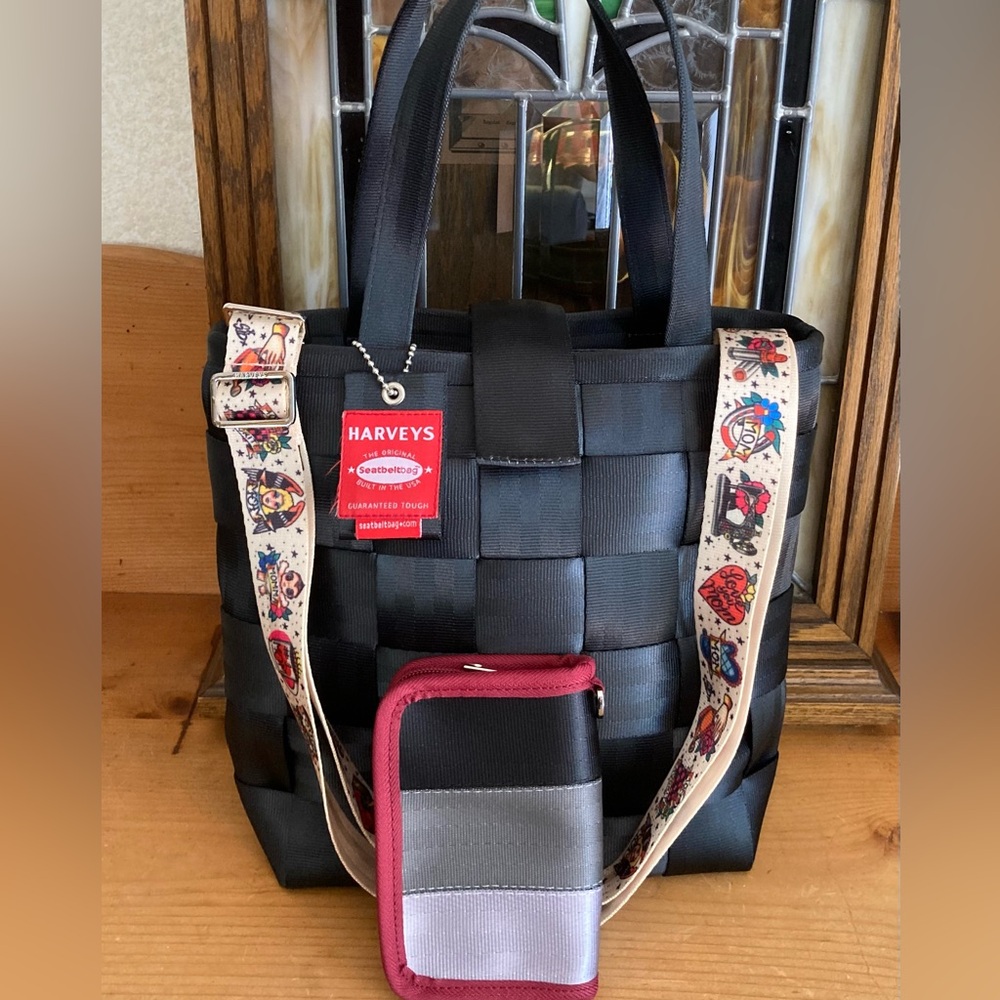 Harveys Seatbelt Bag Tote, Wallet and Crossbody Strap.